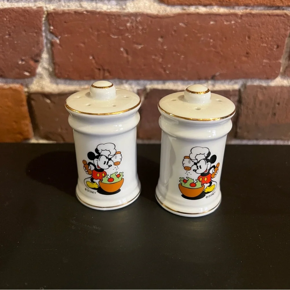 🐭 Vintage Chef Mickey Mouse Salt and Pepper Shakers